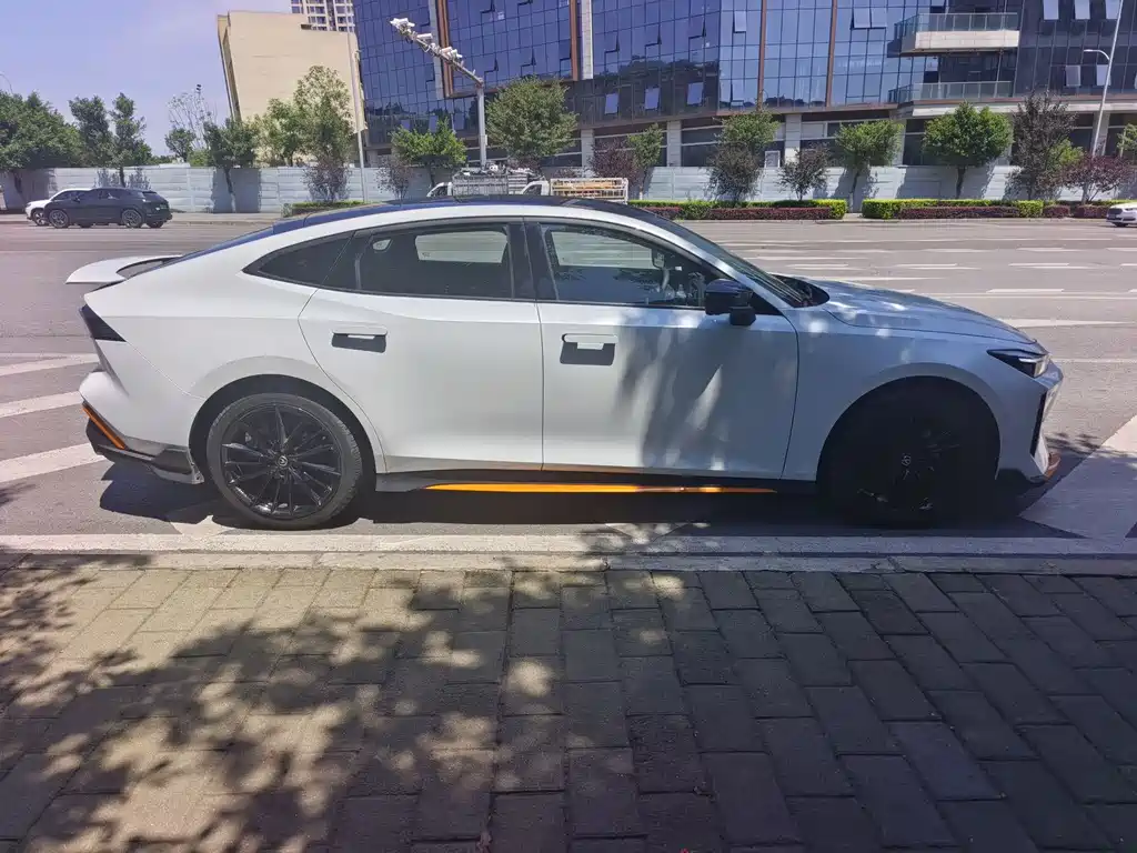 Changan UNI-V 2025 1.5T 500Bar Sport