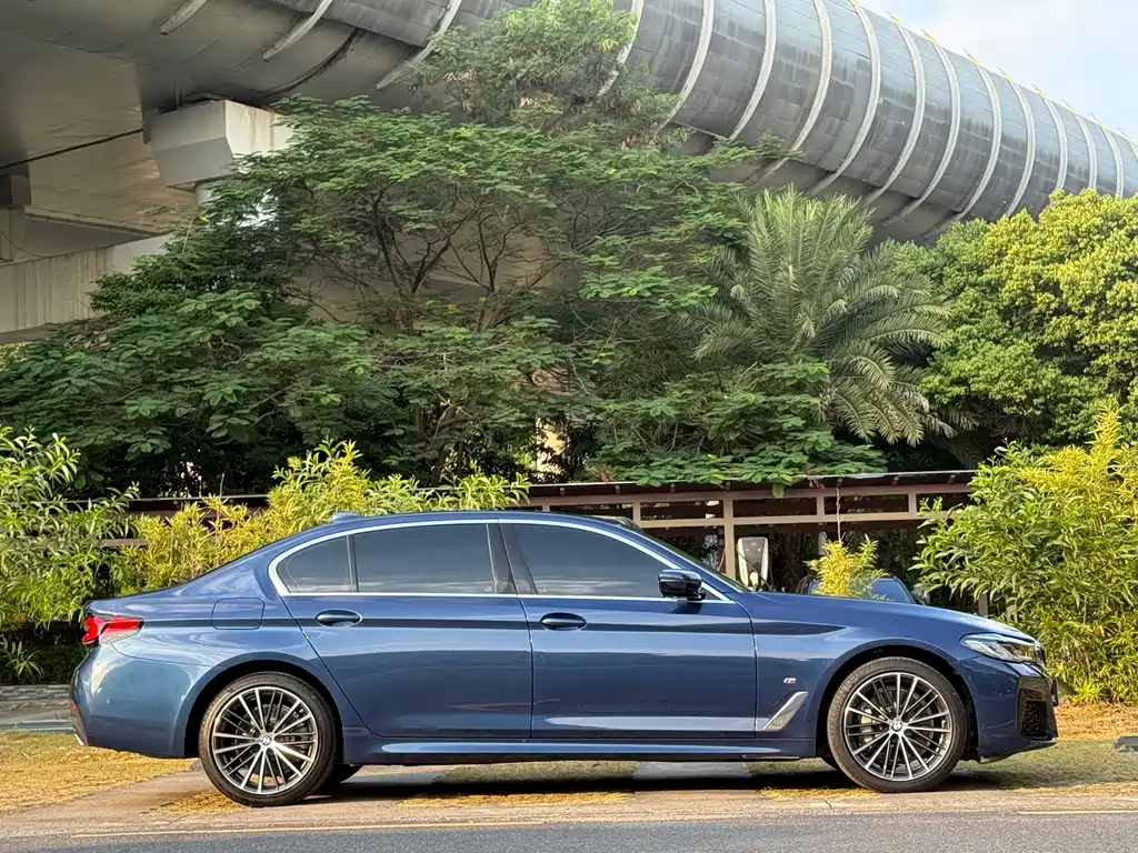BMW 5 Series — миниатюра 6