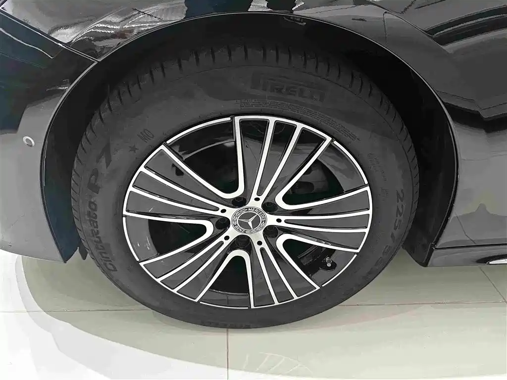 Mercedes-Benz E-Class — миниатюра 5