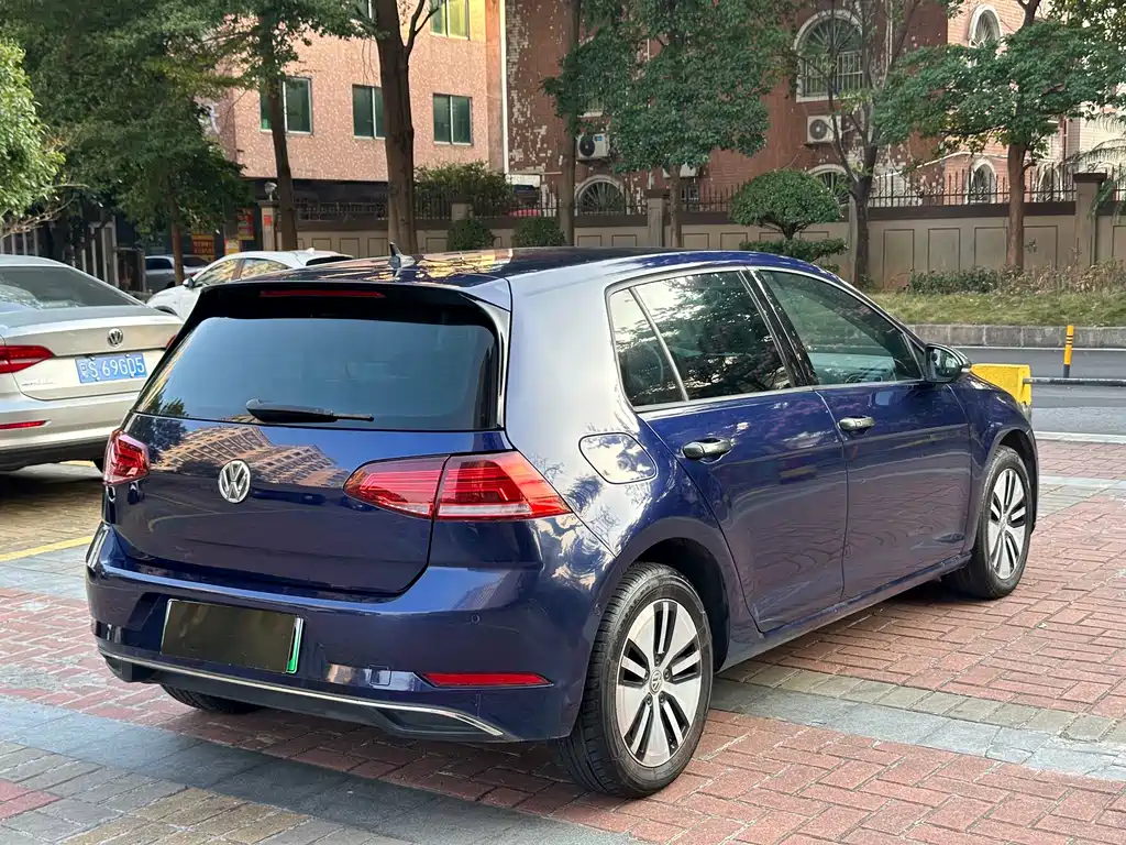 VOLKSWAGEN GOLF NEW ENERGY