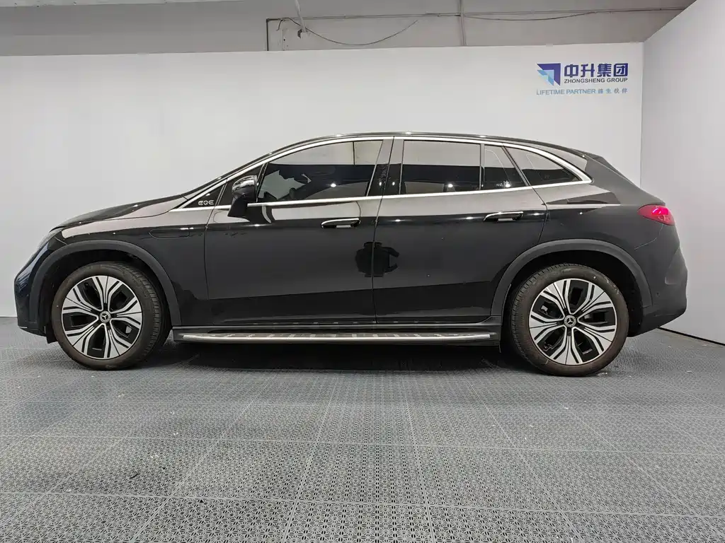 Mercedes-Benz EQE SUV — миниатюра 7