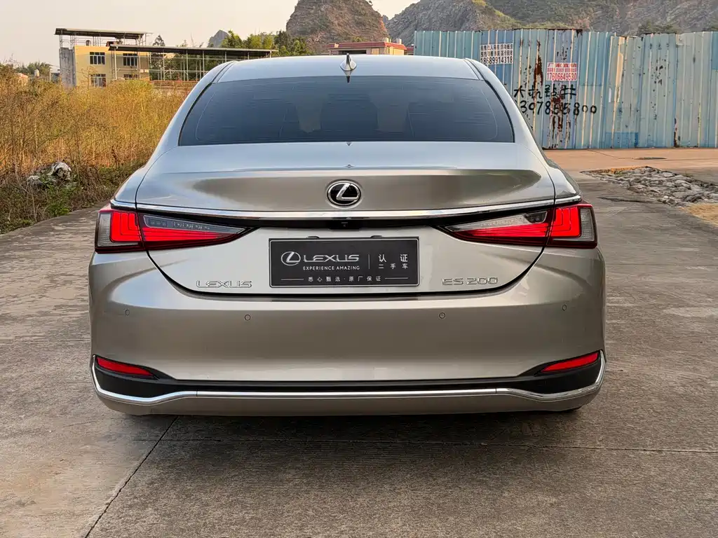 Lexus ES — миниатюра 11