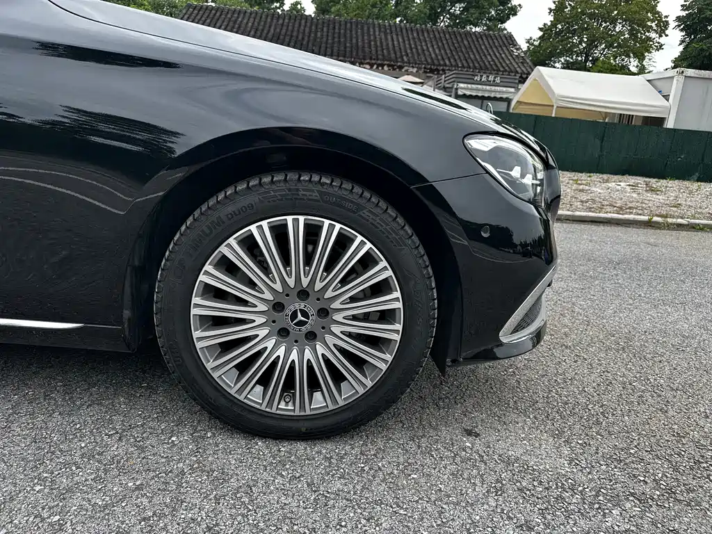 Mercedes-Benz E-Class — миниатюра 7