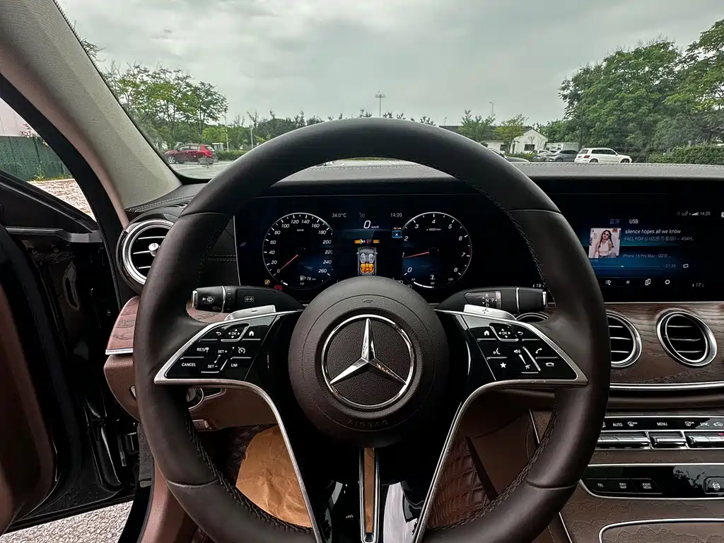 Mercedes-Benz E-Class — миниатюра 8