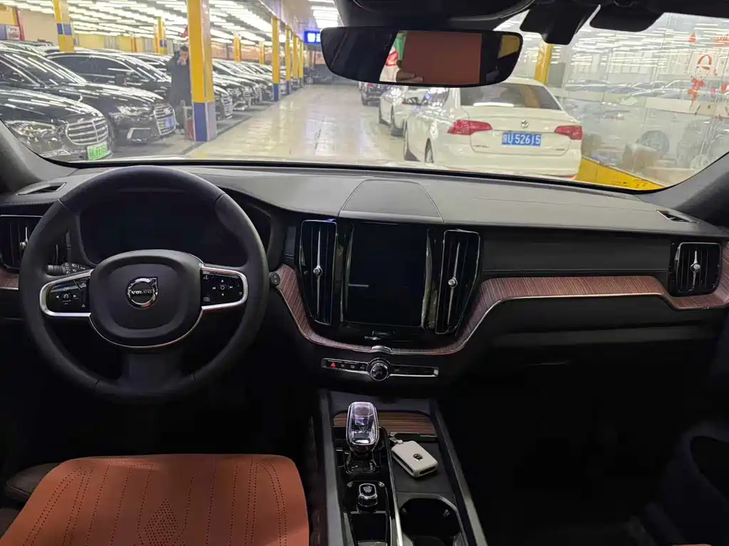 VOLVO XC60 PLUG IN HYBRID