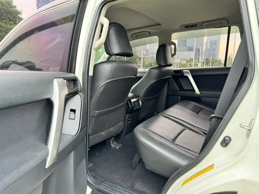 Toyota Land Cruiser Prado 2016 2.7L AT Standard