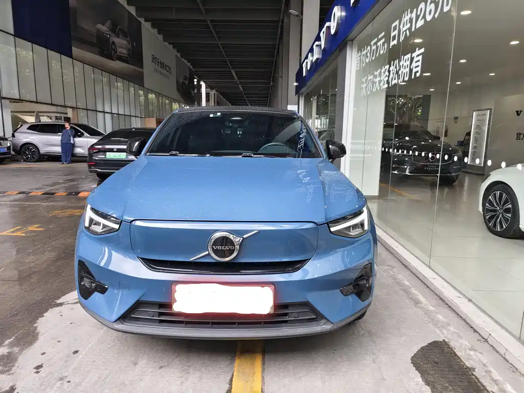 VOLVO C40