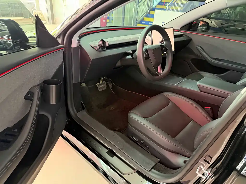 Tesla Model 3 — миниатюра 5
