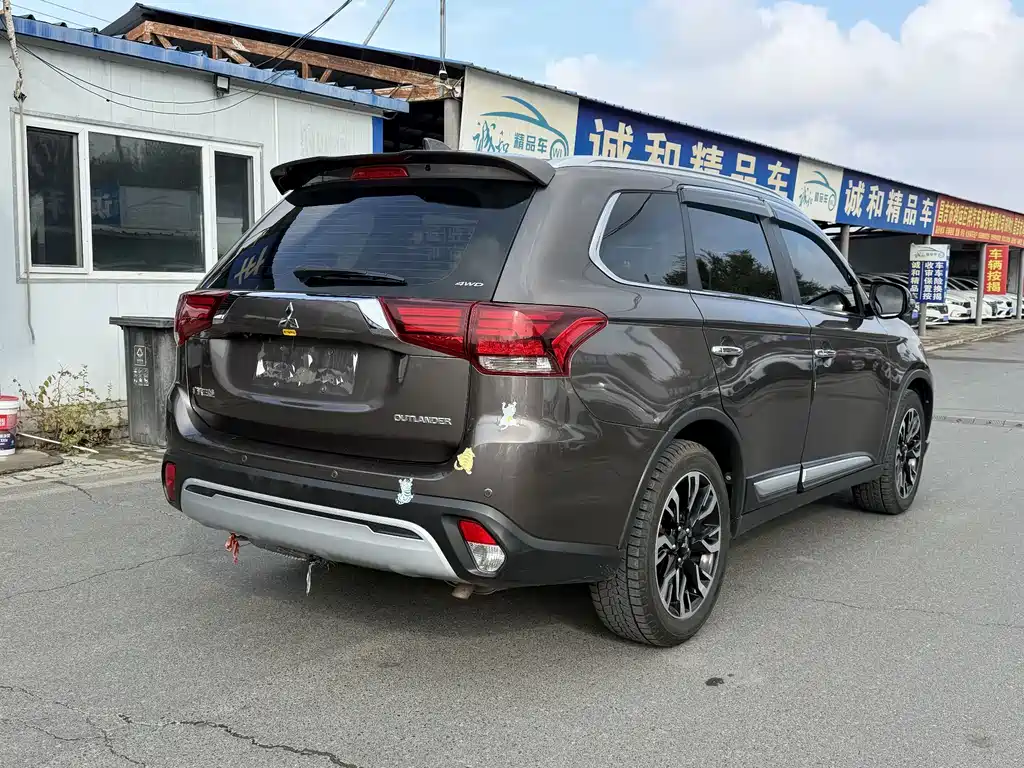 Mitsubishi Outlander — миниатюра 9