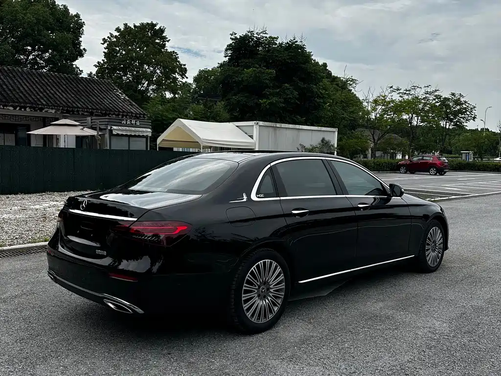 Mercedes-Benz E-Class — миниатюра 6