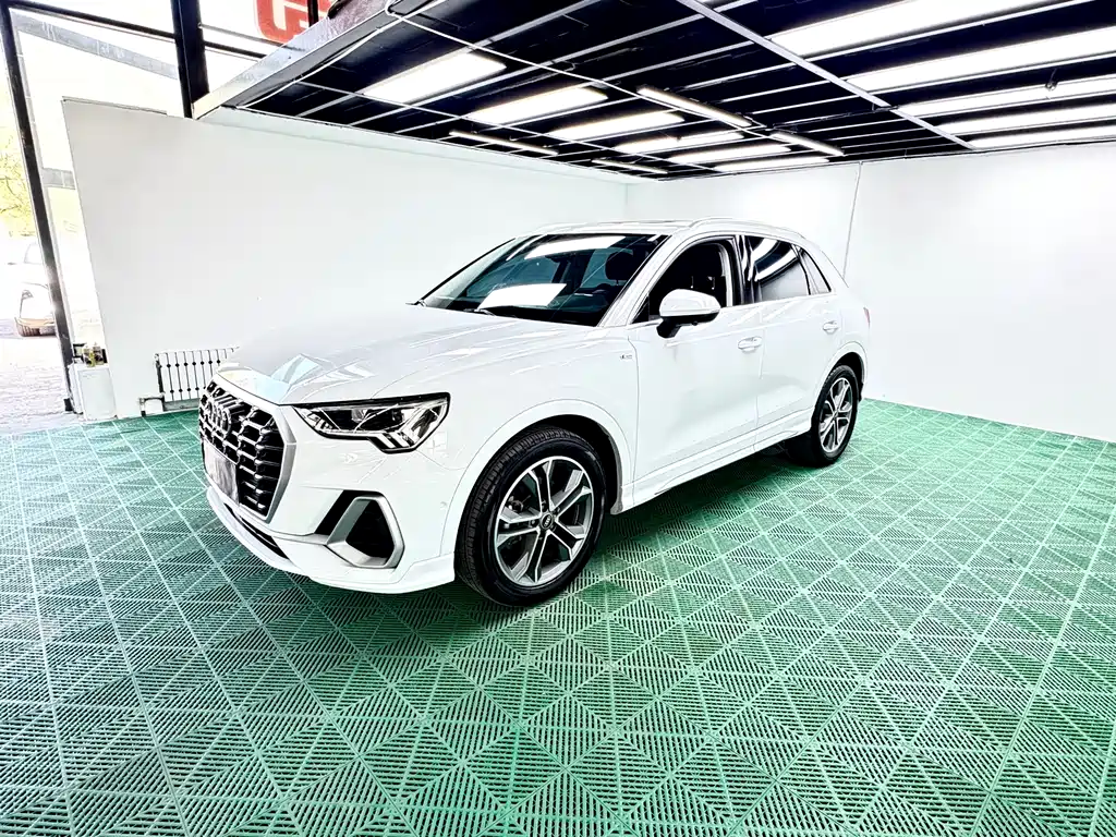 Купить Audi Q3