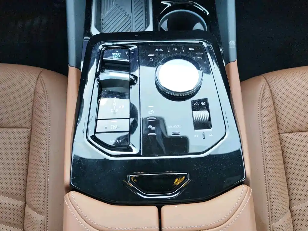 BMW i5 — миниатюра 9