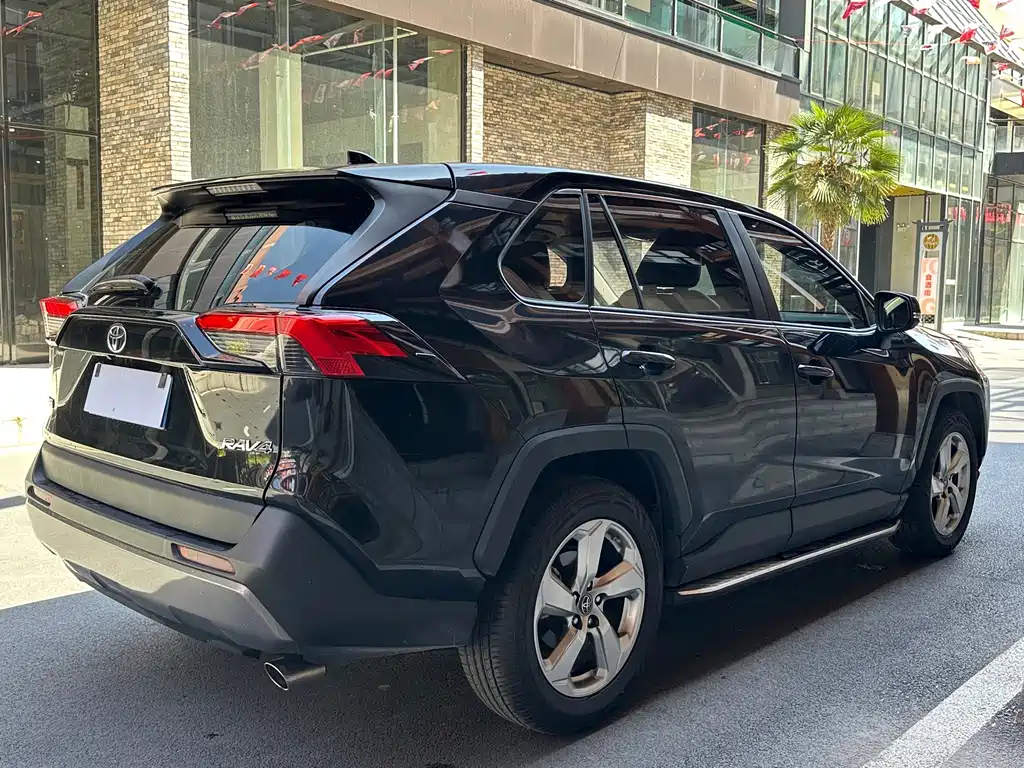 Toyota RAV4 — миниатюра 7