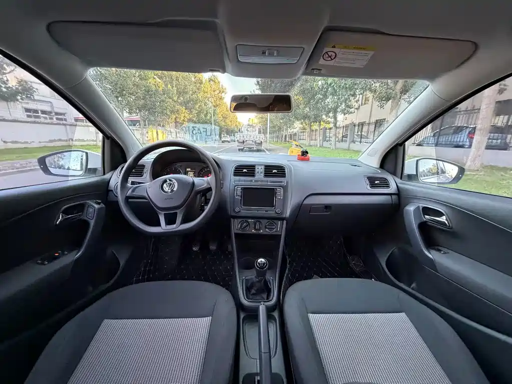 Volkswagen Polo — миниатюра 8
