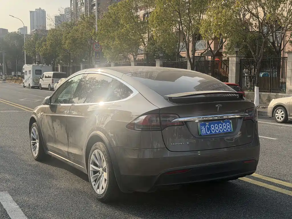 TESLA MODEL X