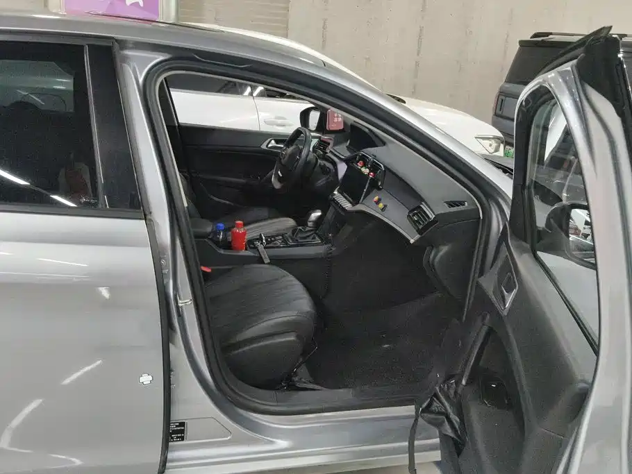 Peugeot 408 — миниатюра 8
