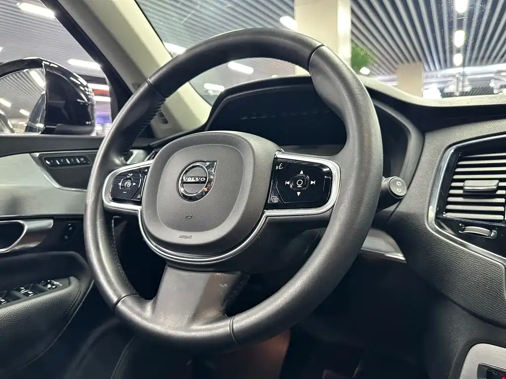 Volvo XC90 2018 T6 7 мест