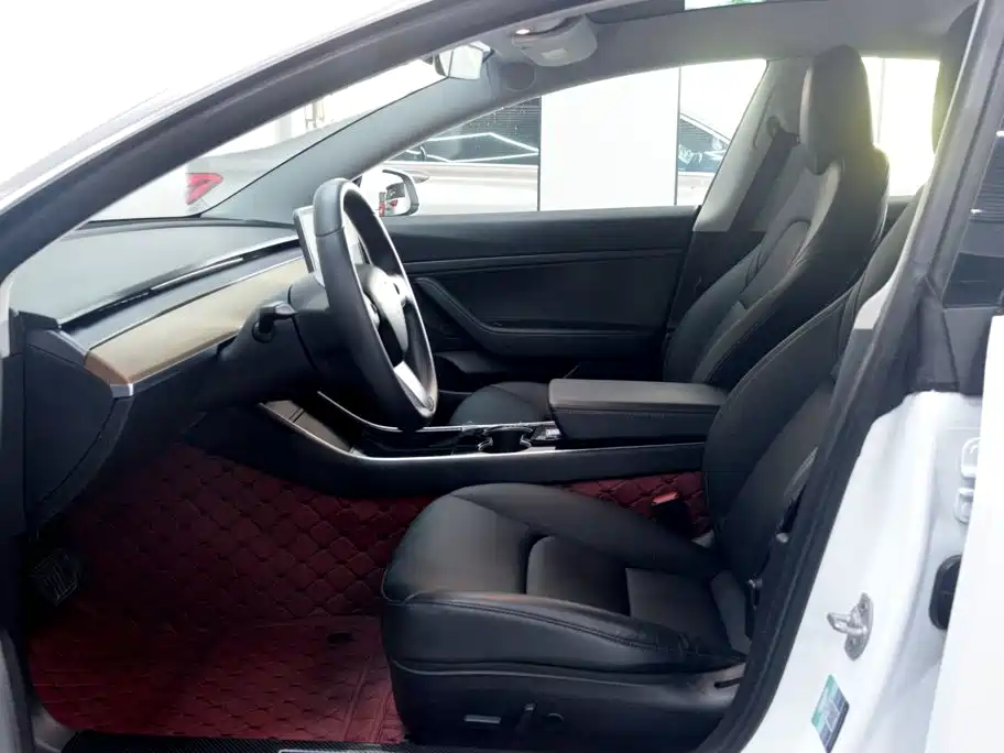 Tesla Model 3 — миниатюра 9