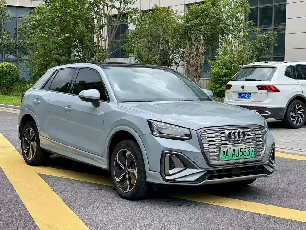Audi Q2L e-tron — миниатюра 3