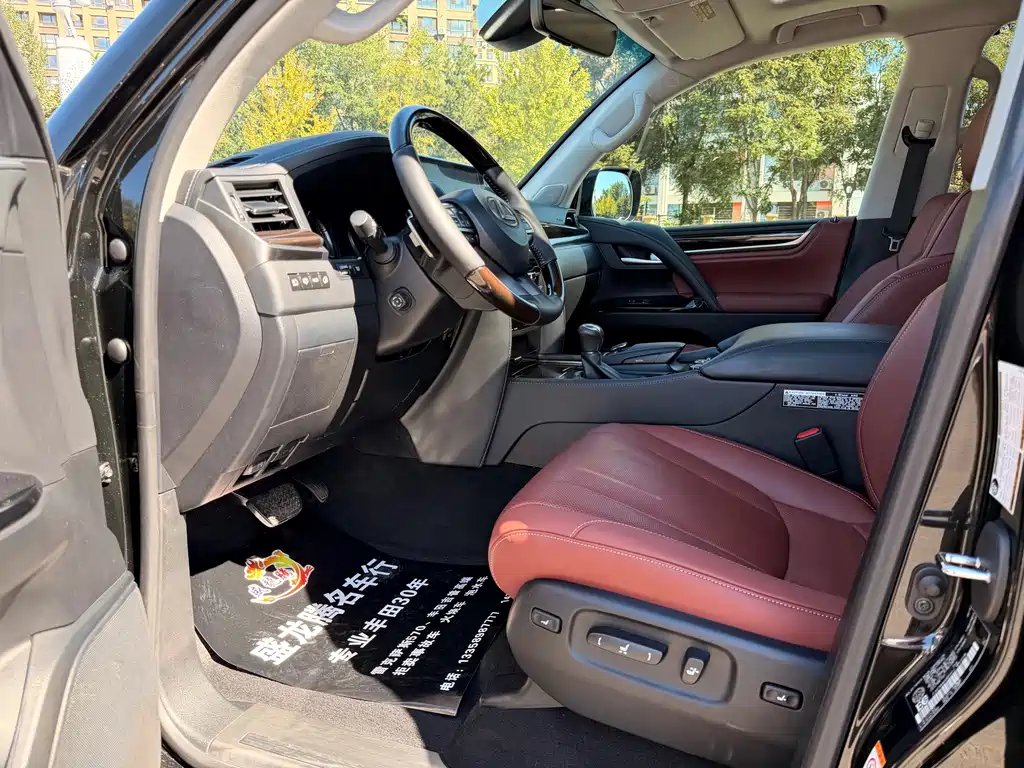 Lexus LX — миниатюра 9