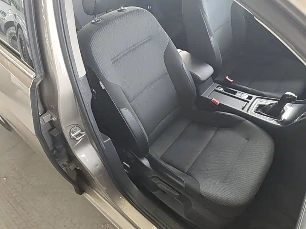 Volkswagen Golf — миниатюра 25