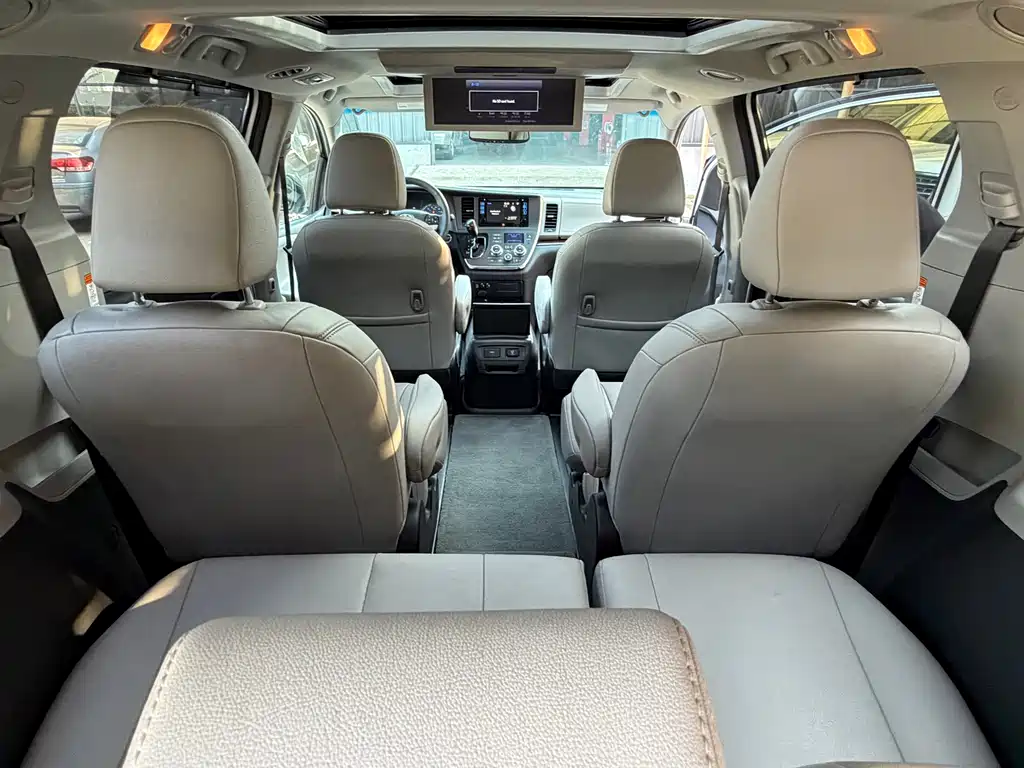 Toyota Sienna — миниатюра 17