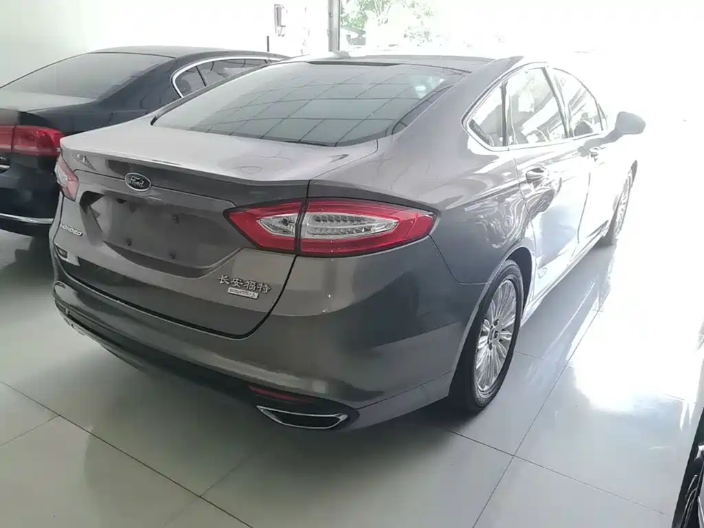 Ford Mondeo — миниатюра 7