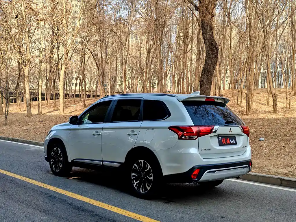 MITSUBISHI OUTLANDER