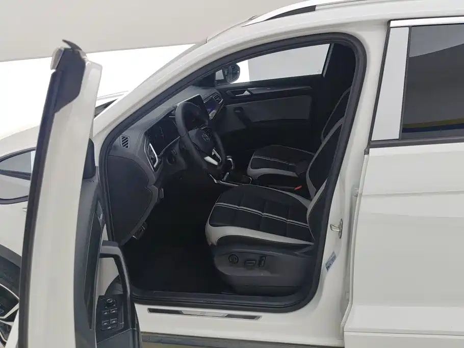 Volkswagen T-Roc — миниатюра 9