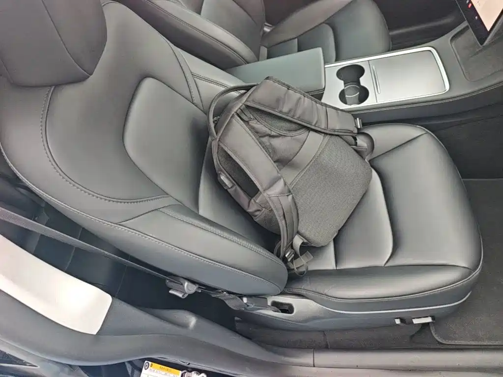 Tesla Model Y — миниатюра 25