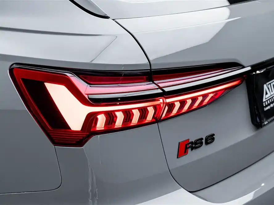 AUDI RS 6