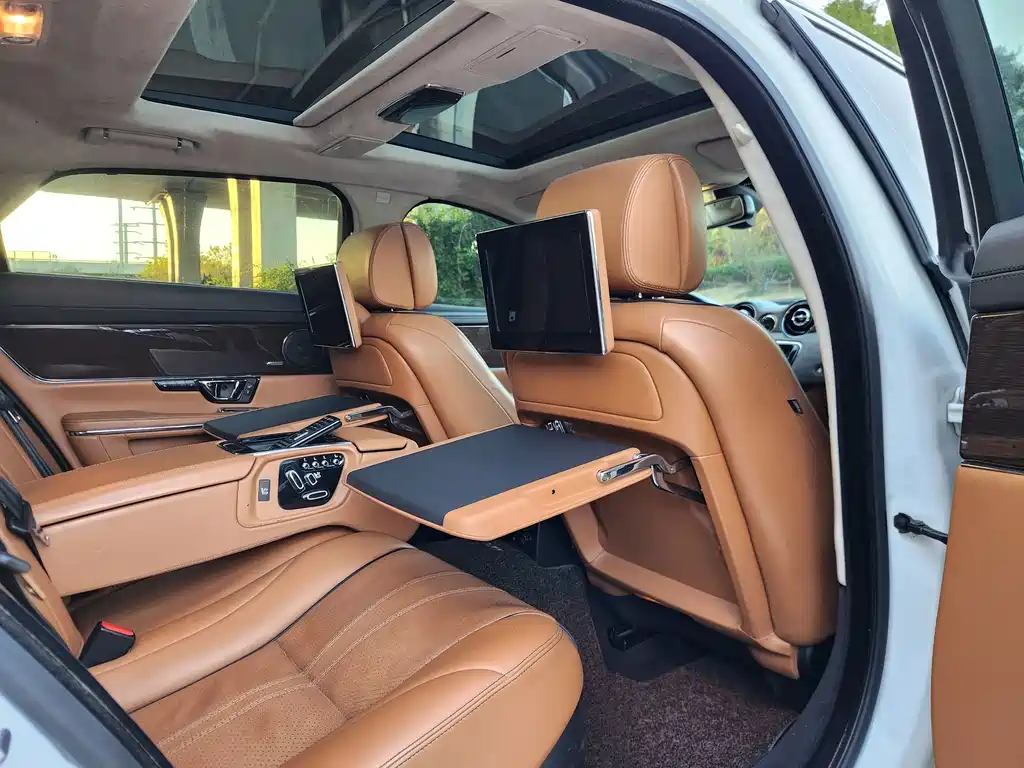 Jaguar XJ — миниатюра 16