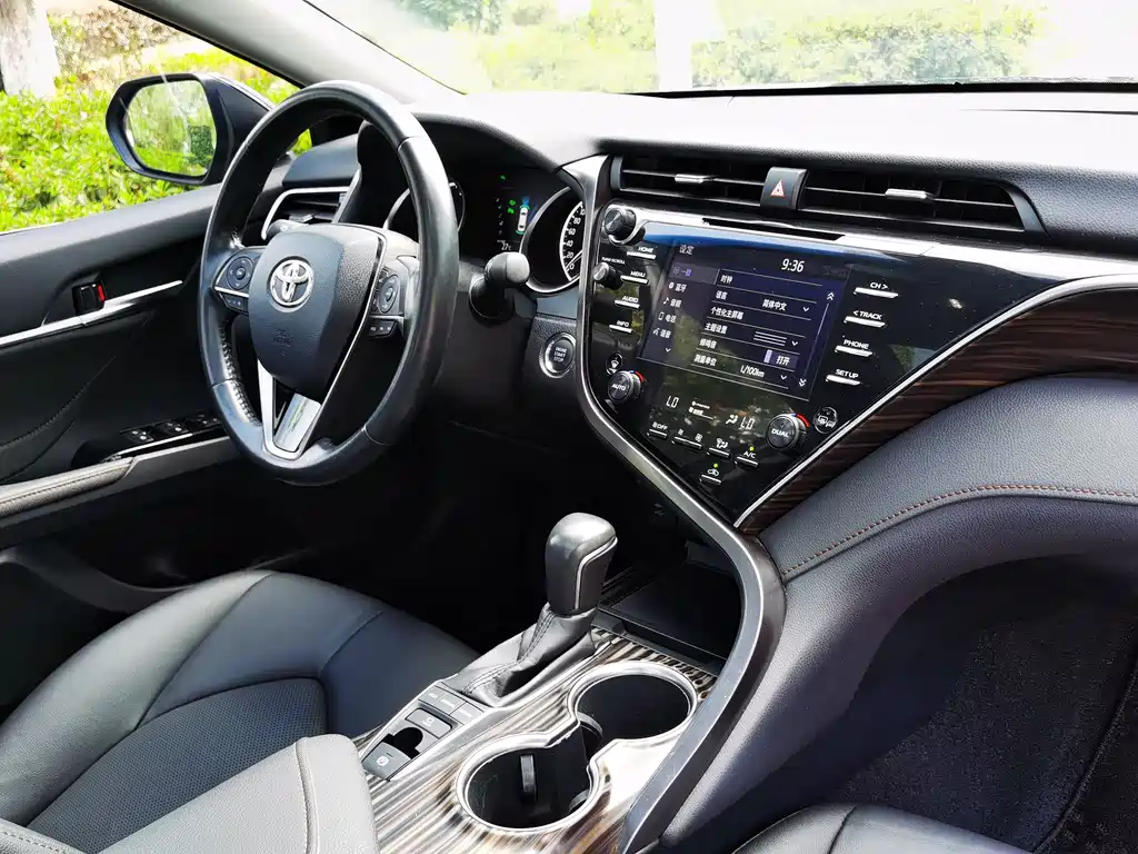 Toyota Camry — миниатюра 11