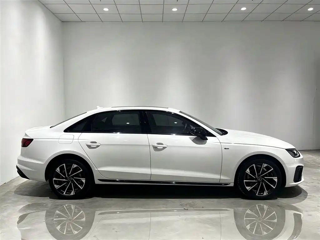 Audi A4L 2023 40 TFSI Luxury