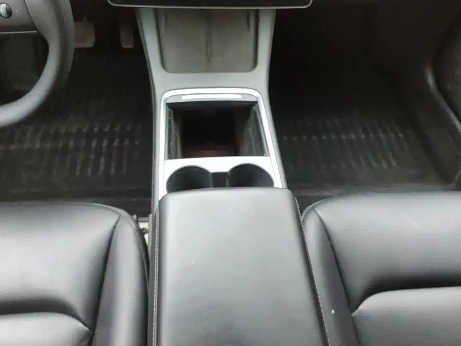 Tesla Model 3 — миниатюра 16