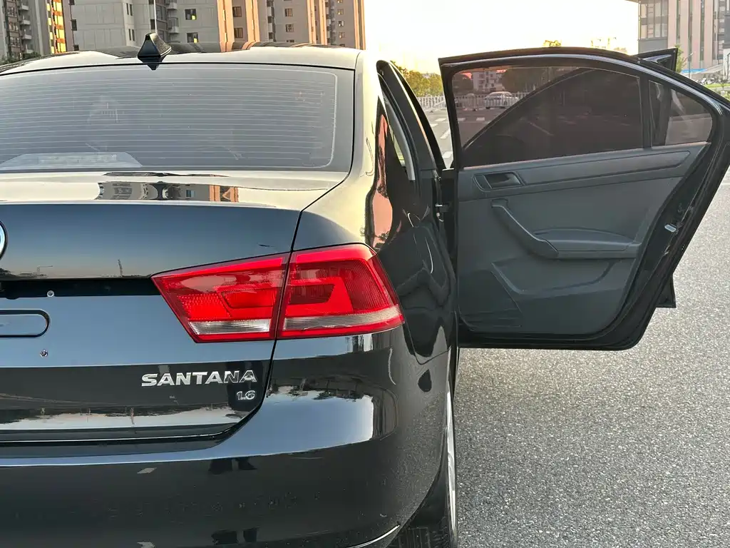 Volkswagen Santana — миниатюра 14