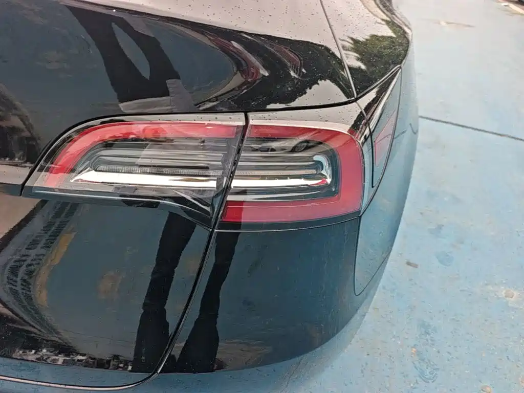 Tesla Model Y — миниатюра 8