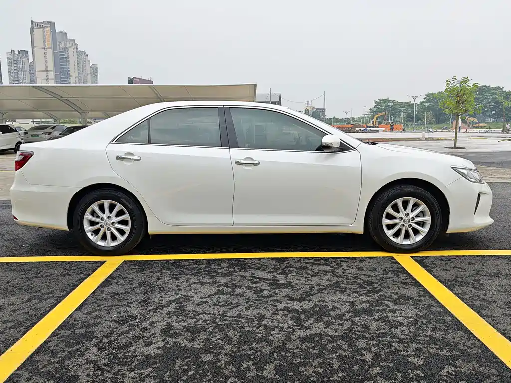Toyota Camry 2016 2.0G Lead