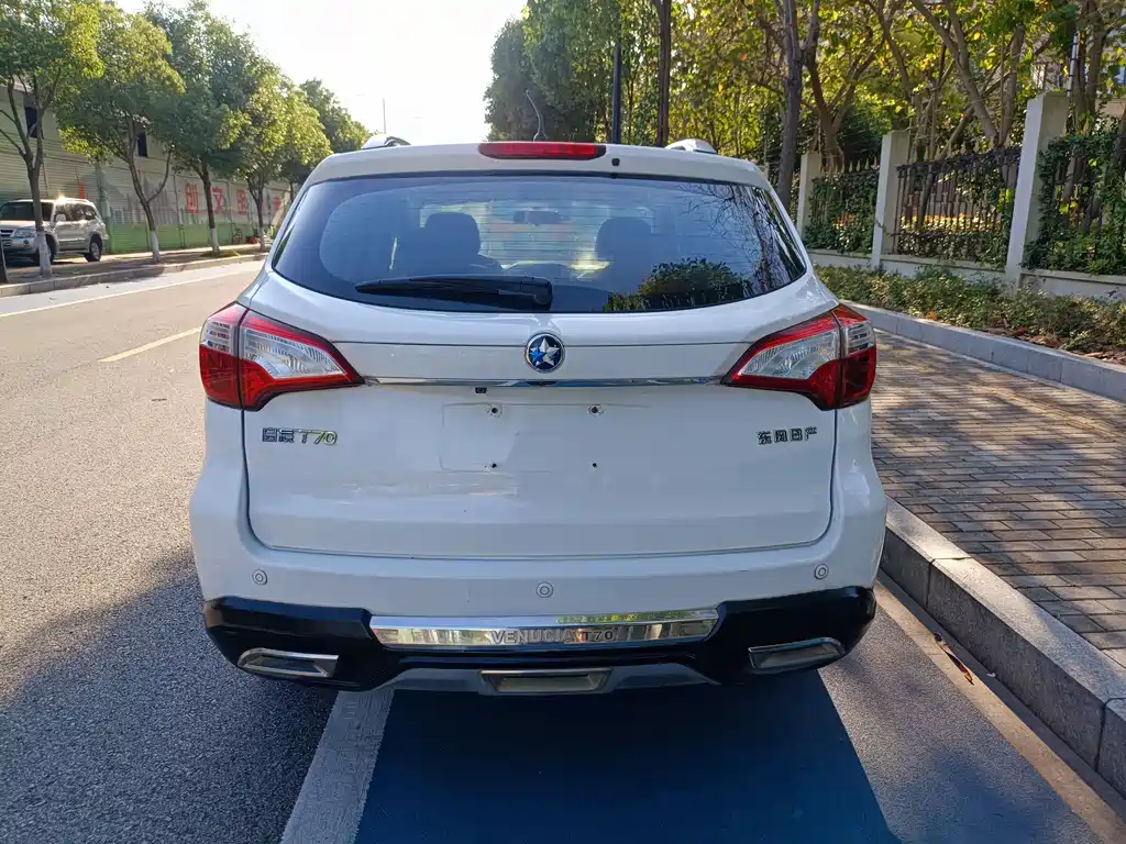 Venucia T70 2015 2.0L MT