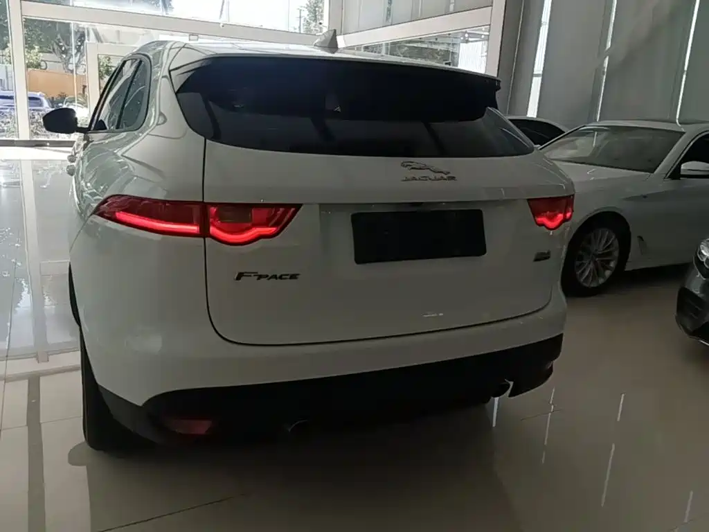 Jaguar F-PACE — миниатюра 6