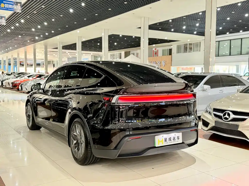 Tesla Model Y L — миниатюра 15