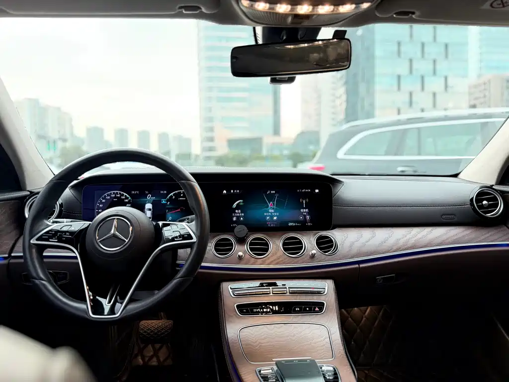 Mercedes-Benz E-Class — миниатюра 9