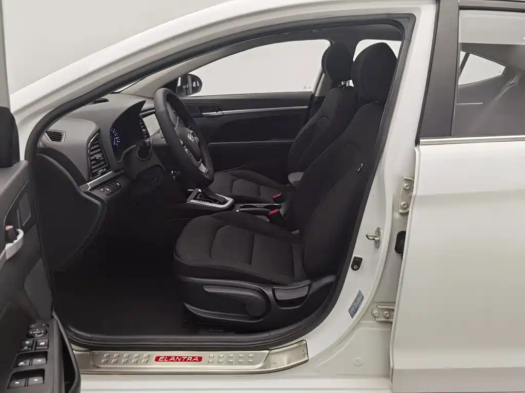 Hyundai Elantra — миниатюра 10