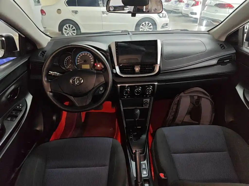 Toyota Yaris L — миниатюра 10