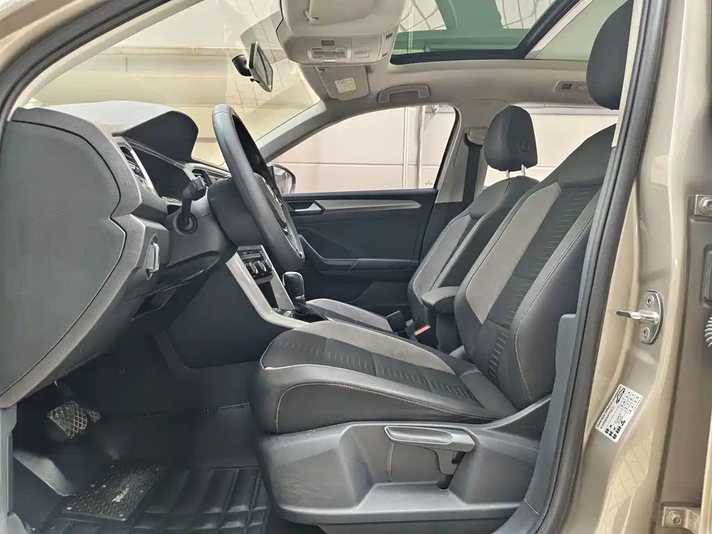 Volkswagen T-Roc — миниатюра 10