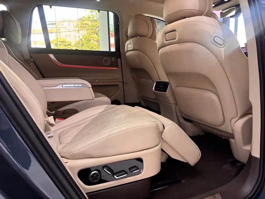 AITO ASK THE WORLD M9