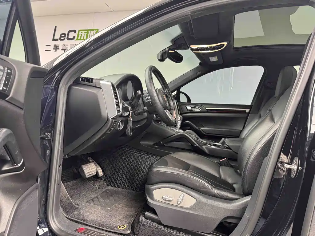 Porsche Cayenne — миниатюра 21