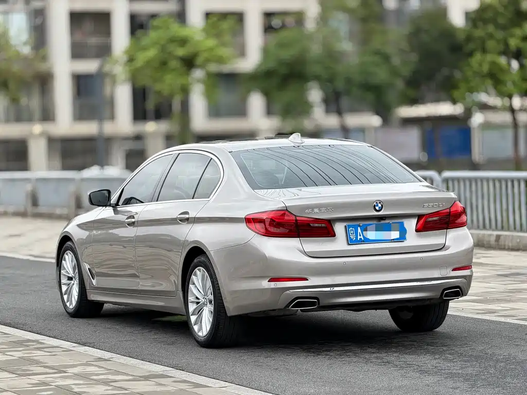 BMW 5 SERIES