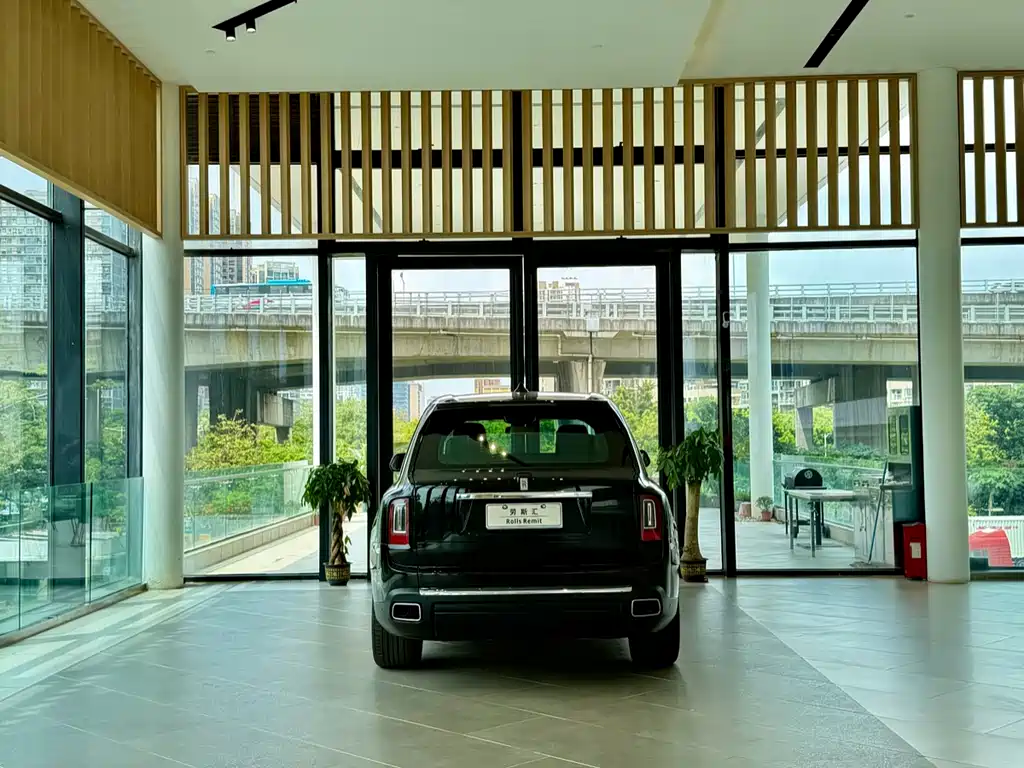 Rolls-Royce Cullinan 2018 мест
