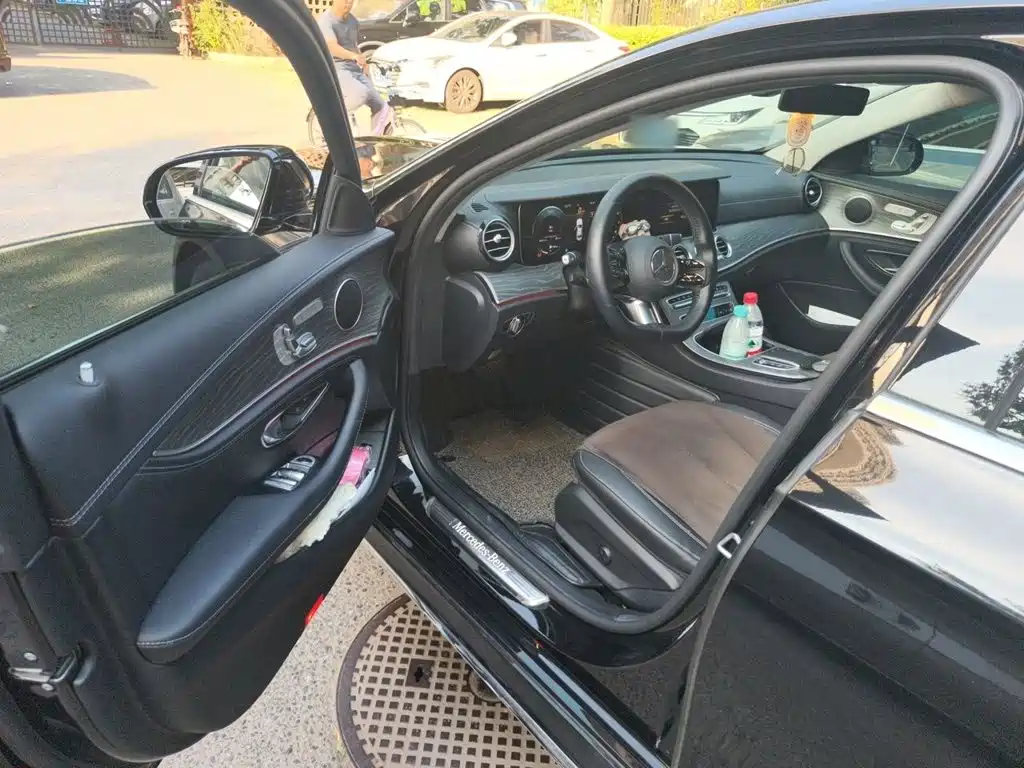 Mercedes-Benz E-Class — миниатюра 12